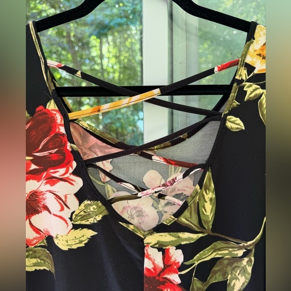 NWOT Heart 💜 Hips Black with floral print size Lg soft dress & back criss cross - Picture 7 of 8
